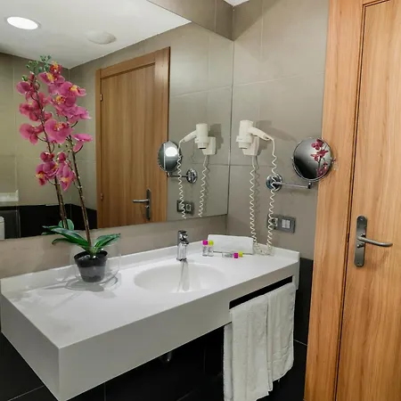 Flash - Recommended Adults Only 4 Sup 4* Μπένιντορμ
