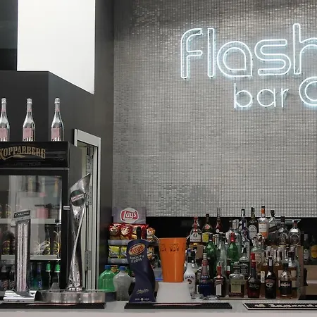 Flash - Recommended Adults Only 4 Sup בנידורם