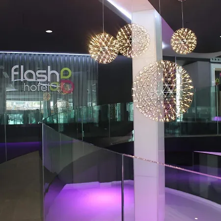 호텔 Flash - Recommended Adults Only 4 Sup 베니돔