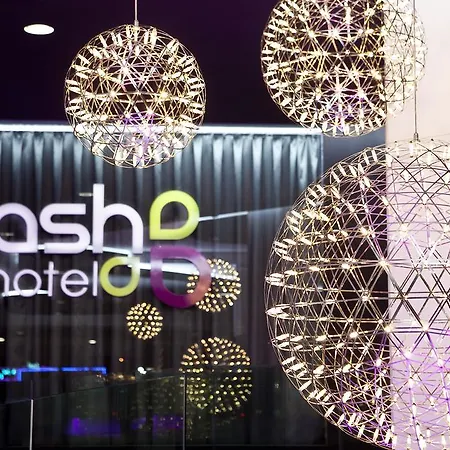 Flash - Recommended Adults Only 4 Sup 4* بينايدورم